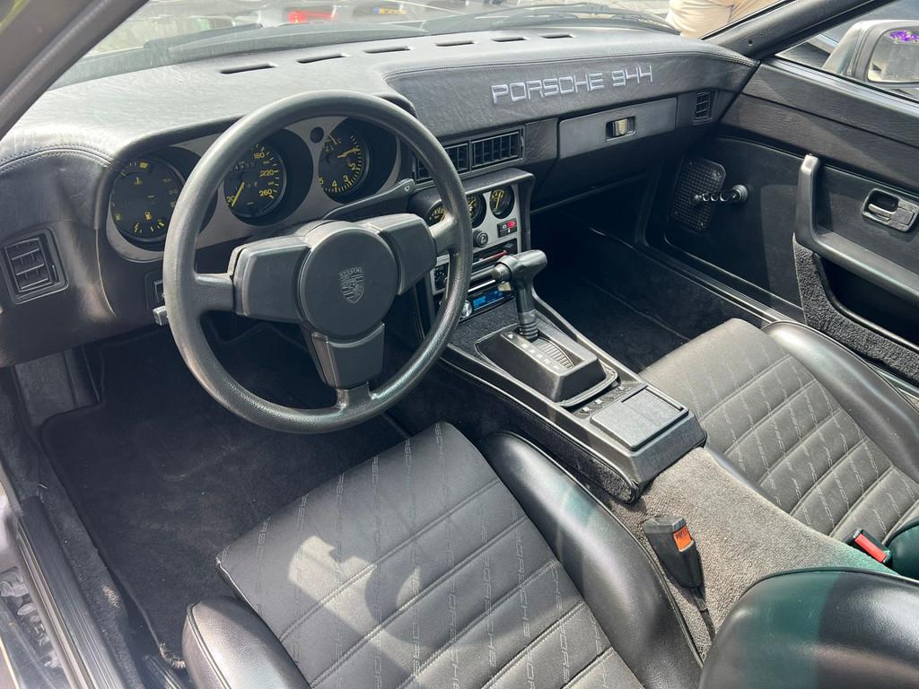 Porsche 944 2.5 Coupé Automaat (bj 1984), Auto's, Oldtimers, Automaat, Achterwielaandrijving, Zwart, 4 stoelen