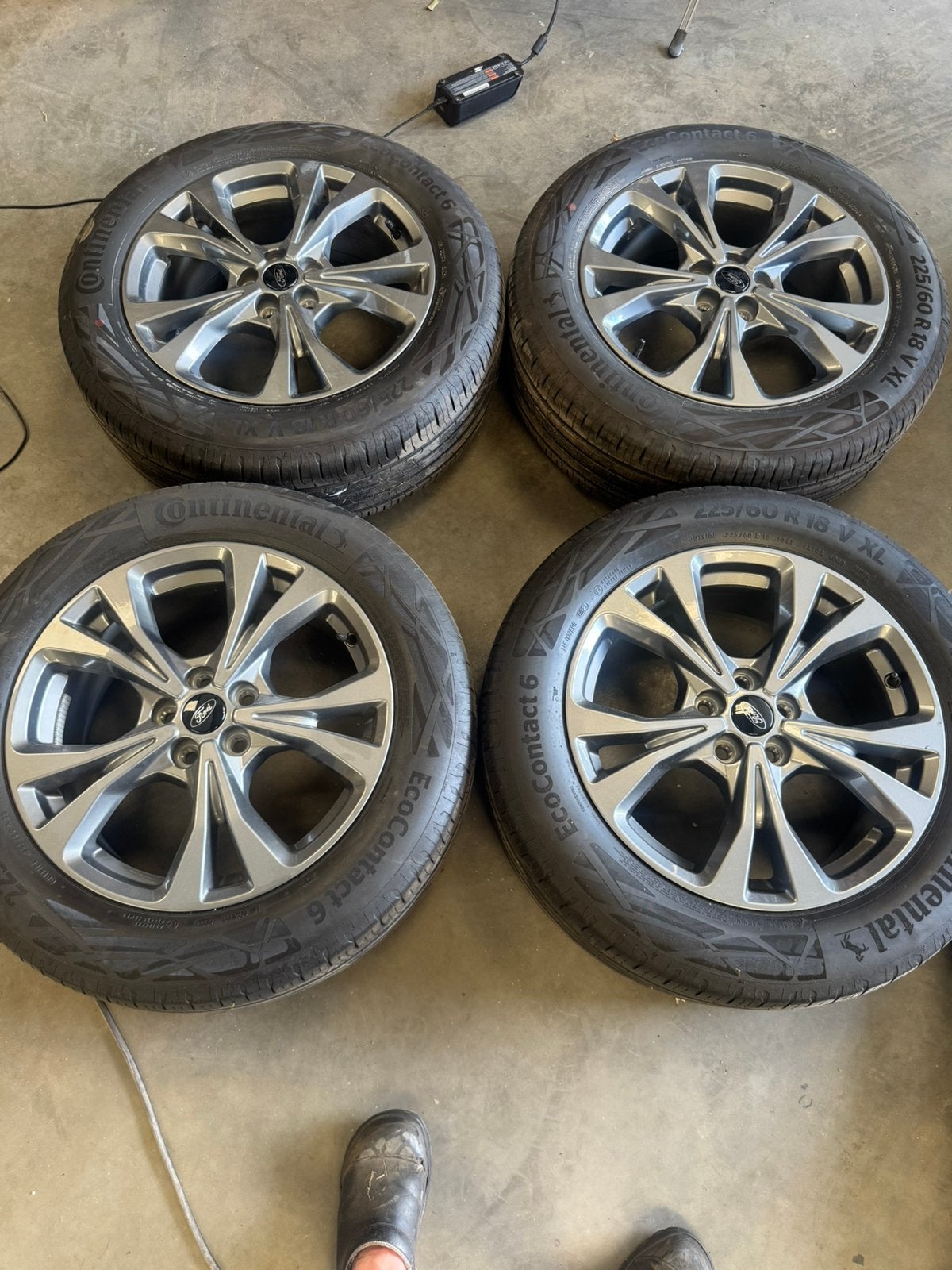 Ford kuga velgen set 18inch 225/60R18 continental zgan, Ophalen, 18 inch, Ford, Banden en Velgen