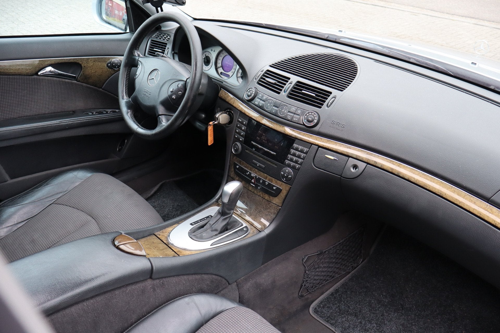 Mercedes-Benz E-Klasse 240 Avantgarde Automaat MEENEEMPRIJS, Auto's, Automaat, Achterwielaandrijving, Gebruikt, Zwart