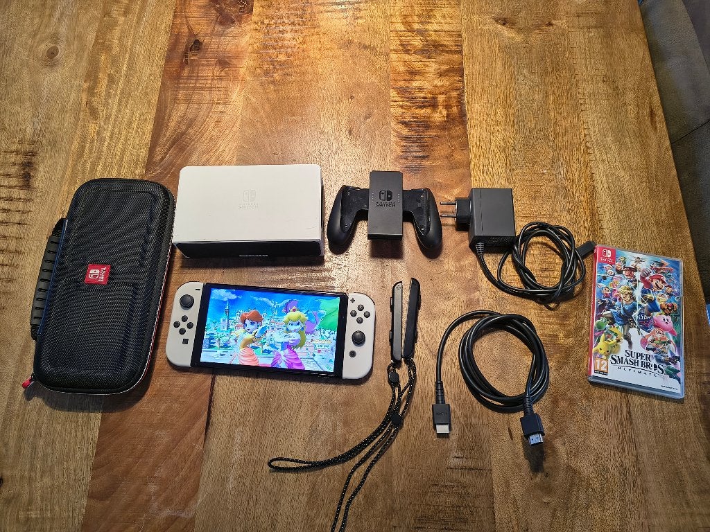Nintendo Switch Oled, Met games, Zo goed als nieuw, Met 1 controller, Switch OLED