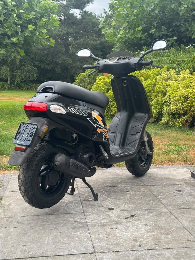 ⭐️Piaggio Typhoon 50cc 2 takt glans zwart nette staat⭐️, Fietsen en Brommers, Scooters | Piaggio, Niet ingevuld, Niet ingevuld
