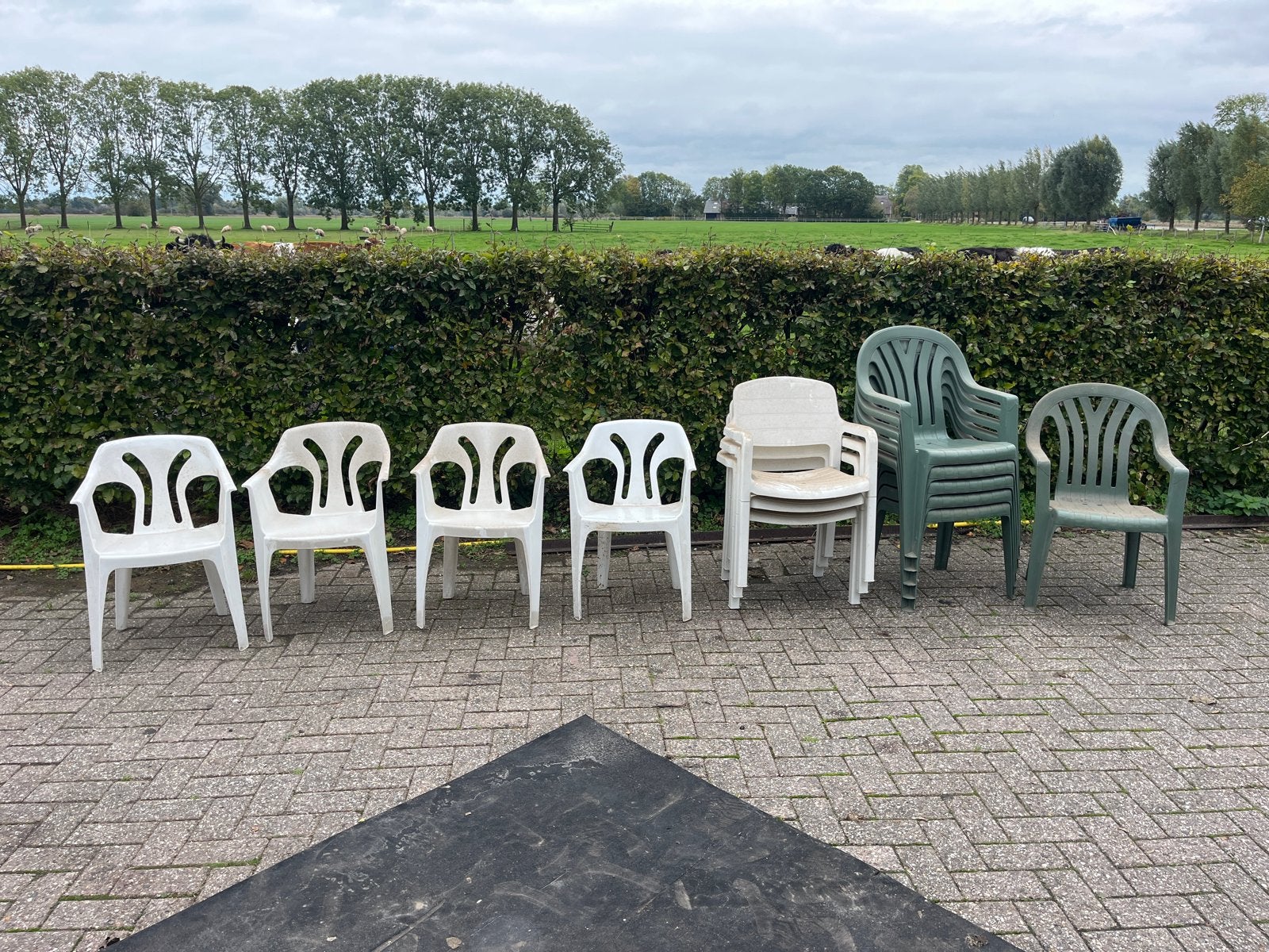 Diverse tuinstoelen (wit, groen, beige) - Stapelbaar, Tuin en Terras, Ophalen, Gebruikt, Kunststof, Stapelbaar