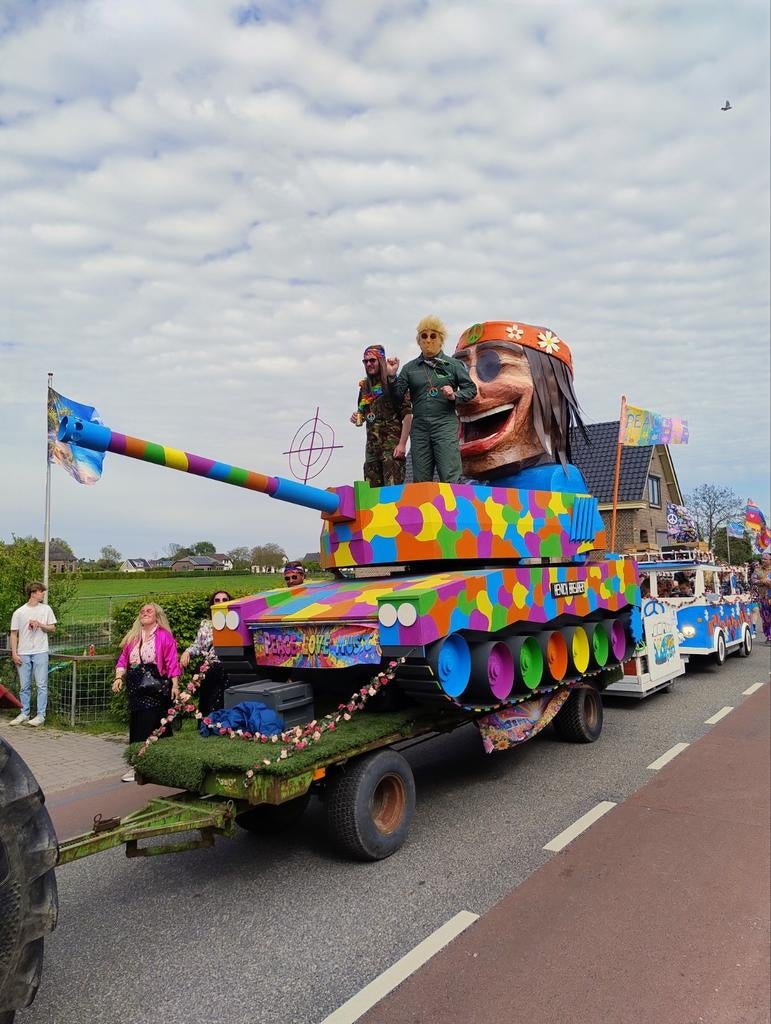 Carnavalswagen make love not war 'Peace & Love' Hippie Tank, Ophalen, Gebruikt, Feestartikel, Carnaval
