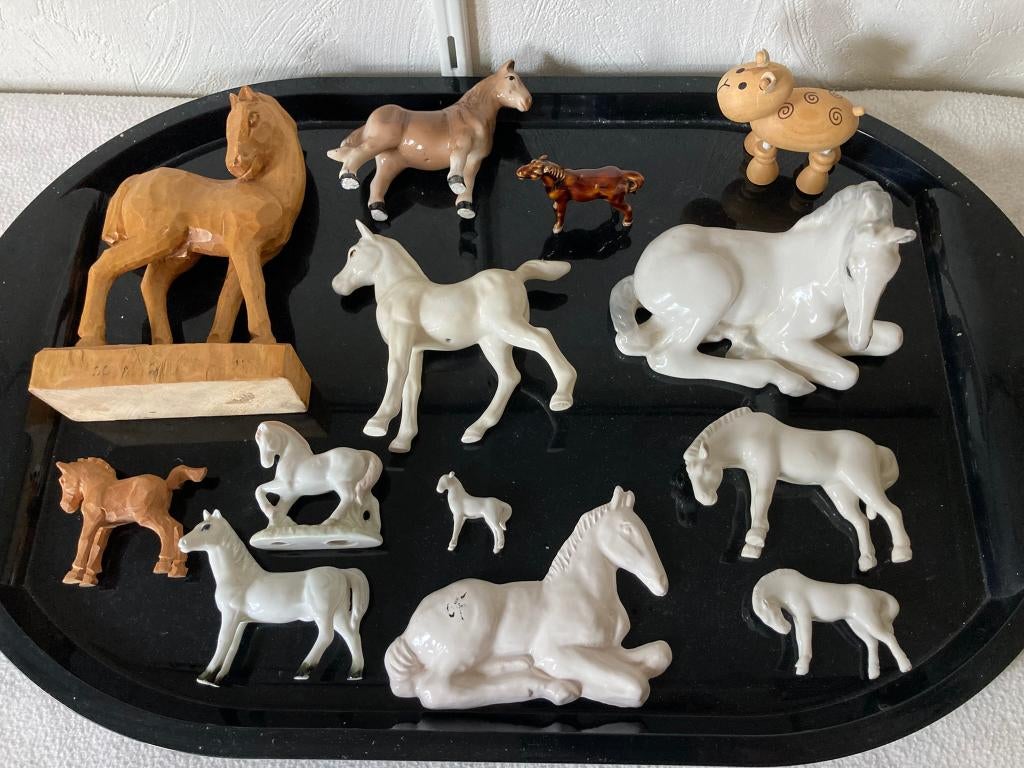 Lot allerlei paarden beeldjes wit keramiek porselein, Verzamelen, Beelden en Beeldjes, Ophalen, Zo goed als nieuw, Dier