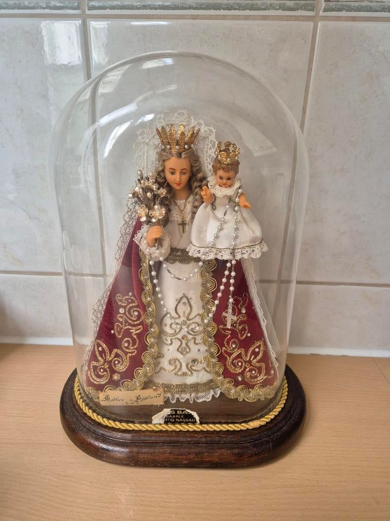 Madonna met kind onder stolp van was., Ophalen of Verzenden