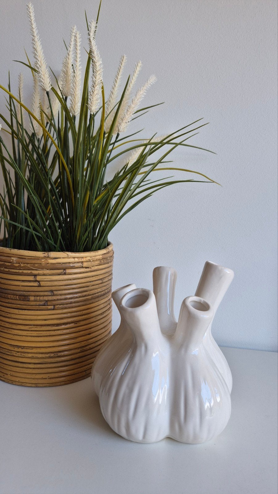 Witte keramische tulpenvaas - Home Accents Decoratie, Huis en Inrichting, Woonaccessoires | Vazen, Wit, Ophalen of Verzenden, Zo goed als nieuw