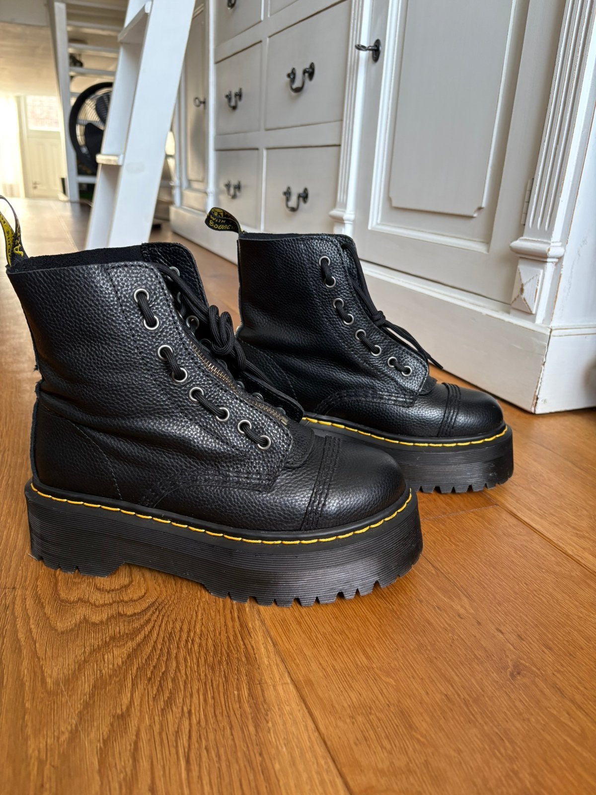 Dr. Martens Sinclair platformlaarzen - maat 41, Zwart, Lage of Enkellaarzen, Ophalen of Verzenden, Zo goed als nieuw