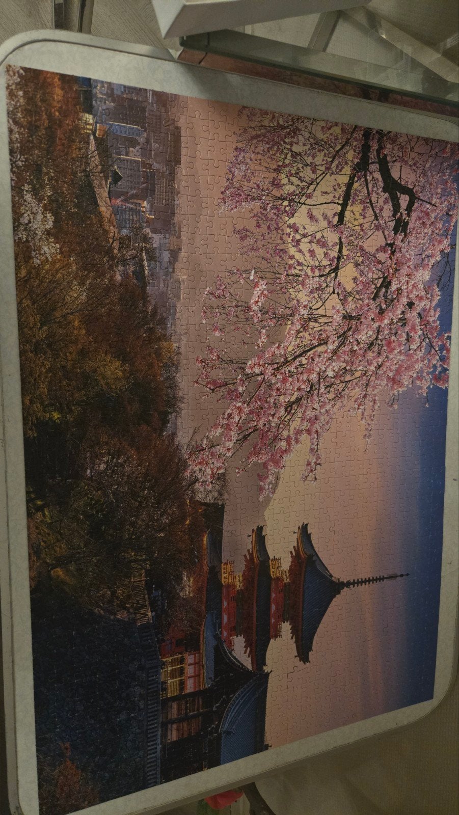 Prachtige legpuzzel met Japanse tempel en kersenbloesem, Ophalen of Verzenden, 500 t/m 1500 stukjes, Gebruikt, Legpuzzel