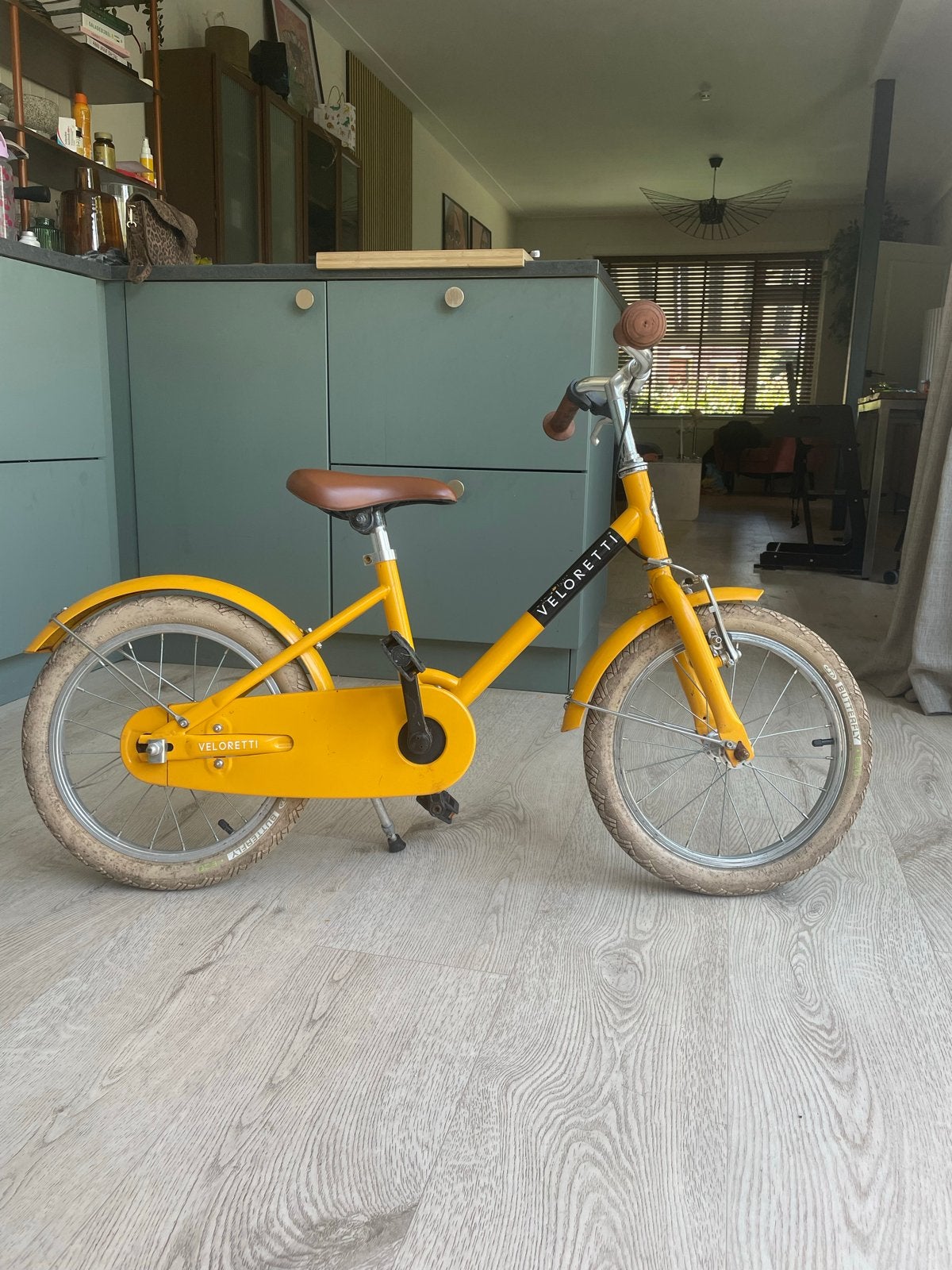 Veloretti 16 inch kinderfiets - Geel, Fietsen en Brommers, Fietsen | Kinderfietsjes, Gebruikt, 16 tot 20 inch, Velgrem, Ophalen