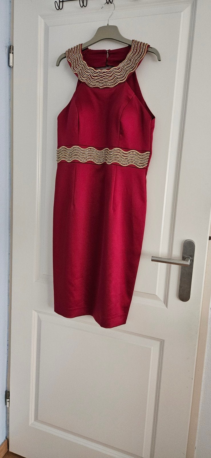 Prachtige rode jurk met gouden details - Maat L, Maat 42/44 (L), Ophalen of Verzenden, Zo goed als nieuw, Knielengte