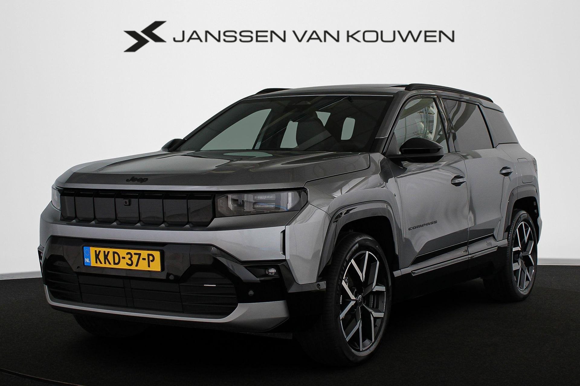 Jeep Compass First Edition 74 kWh Panoramadak 360 Camera Mas, Auto's, Verwarmde buitenspiegels, 213 pk, 31 min, Grijs