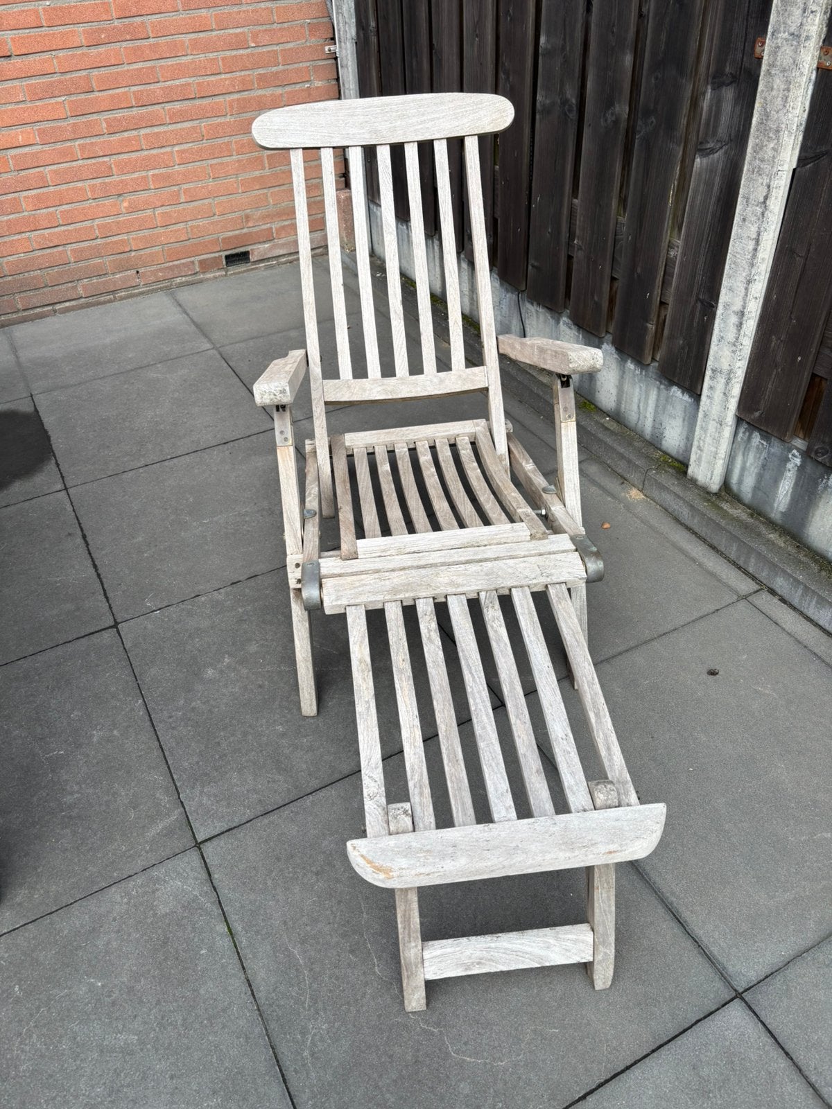 Teakhouten tuin/ligstoel met messingvervbindingen en kussen, Ophalen, Gebruikt, Teakhout, Inklapbaar