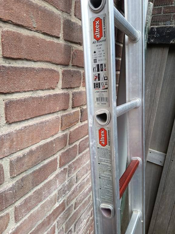 Aluminium Altrex ladder (2 meter), Doe-het-zelf en Verbouw, Ladders en Trappen, Ophalen, Gebruikt, Ladder, 2 tot 4 meter