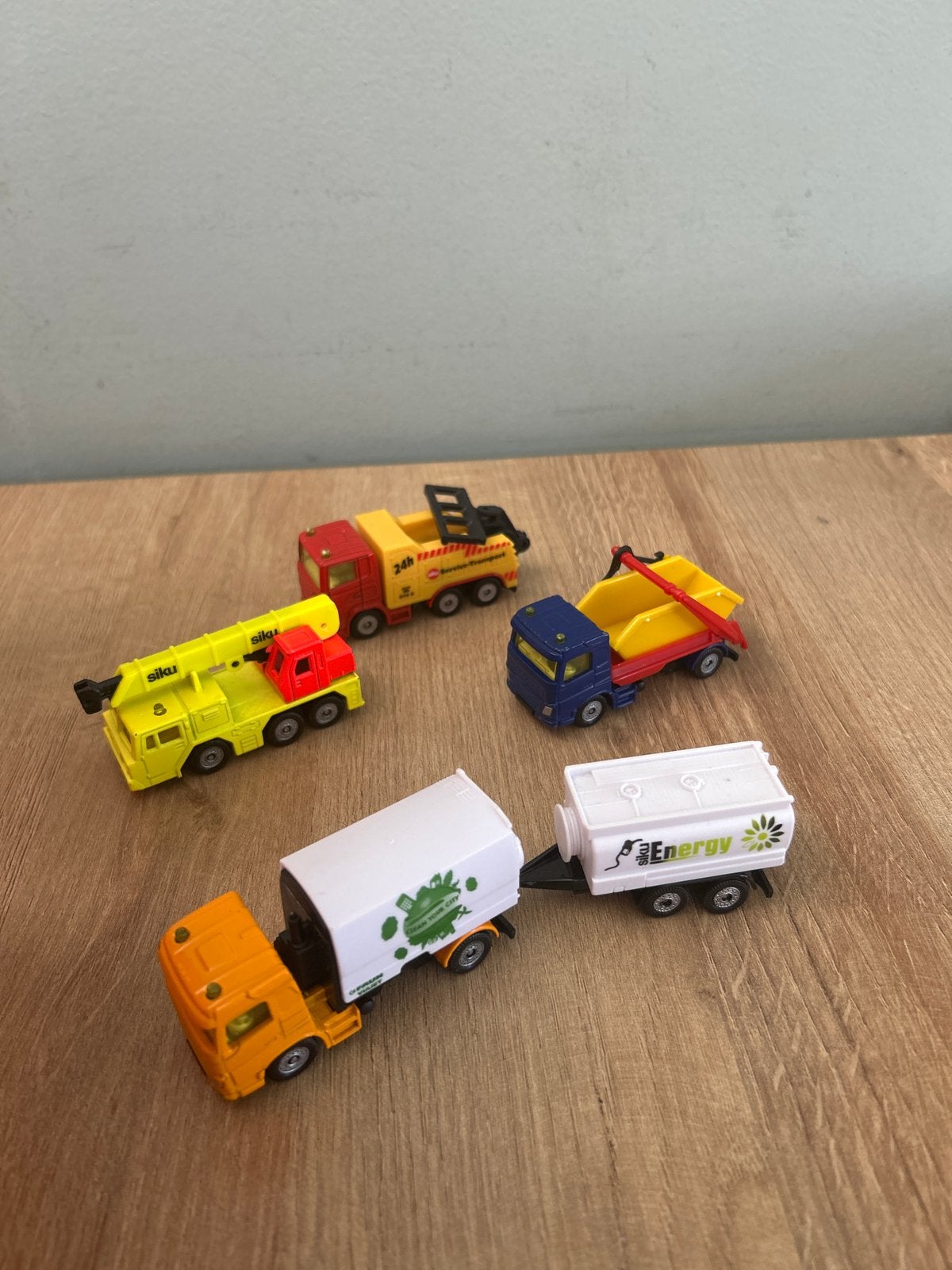 SIKU diverse vrachtwagens en kraanwagen, Kinderen en Baby's, Speelgoed | Speelgoedvoertuigen, Ophalen of Verzenden, Gebruikt