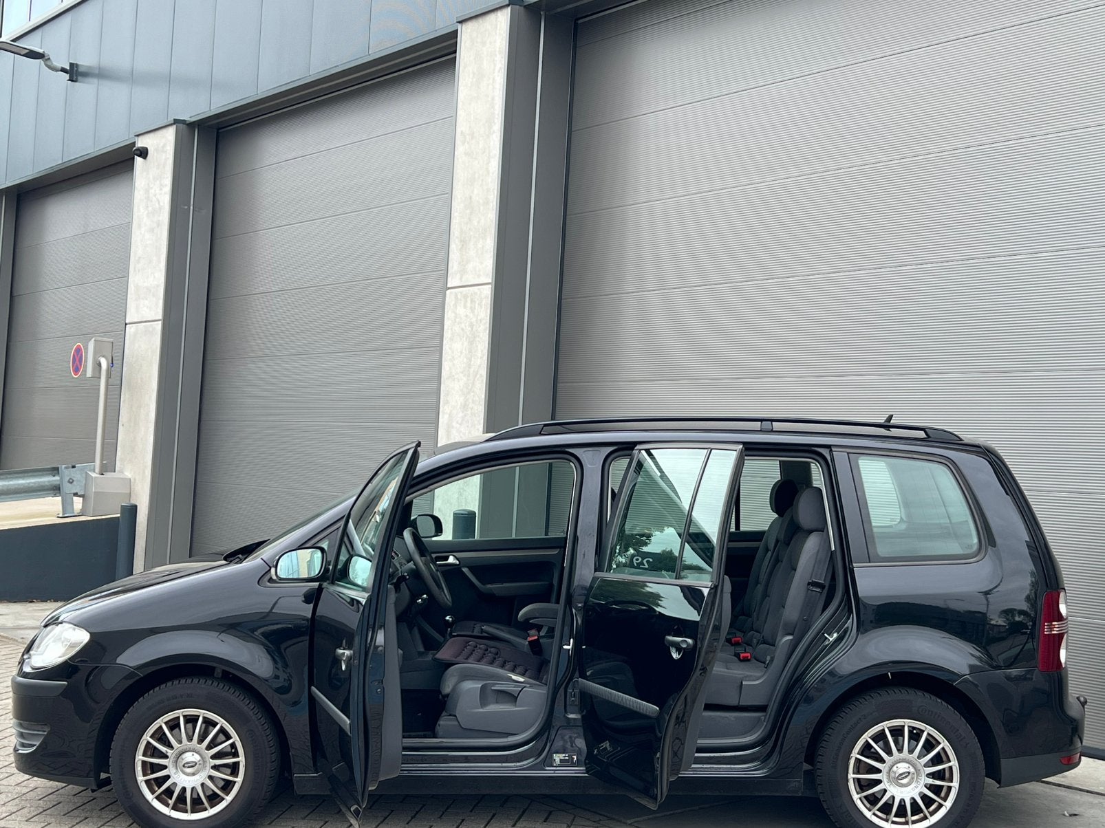 Zwarte Nette Volkswagen Touran 1.4 TSI 140PK/NieuweAPK/AIRCO, Voorwielaandrijving, Stof, 4 cilinders, Zwart