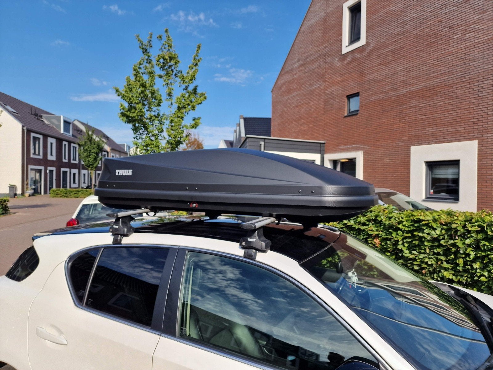 Dakkoffer/skibox te huur: Thule motion/touring 410-420L, Auto diversen, Dakkoffers, Ophalen, Zo goed als nieuw
