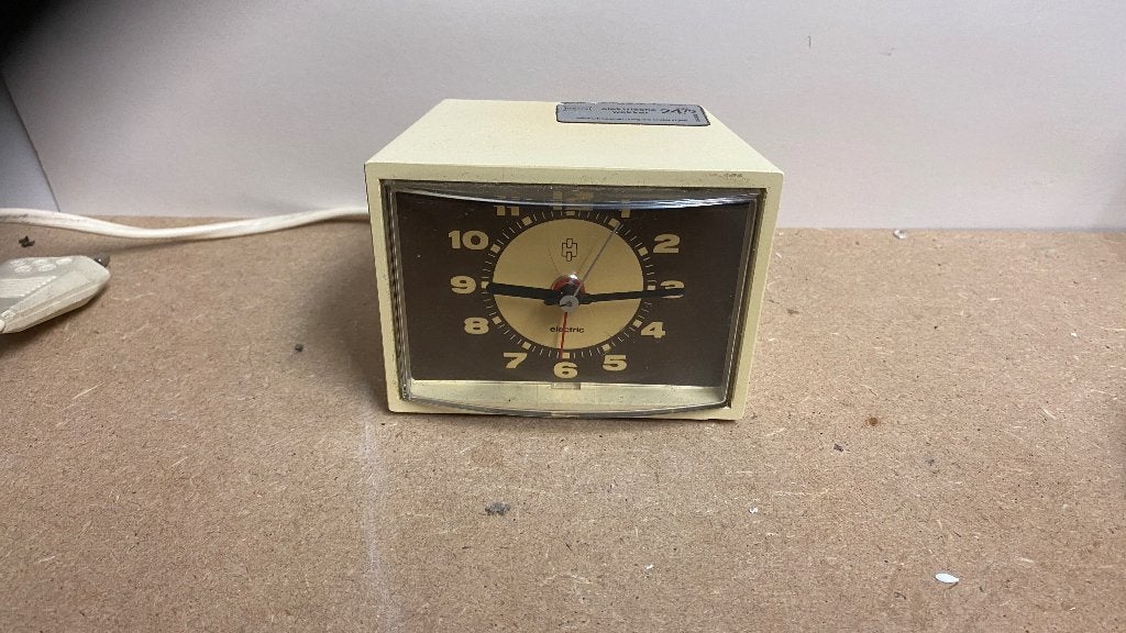 Vintage Analoge Wekker - Retro Design, Witgoed en Apparatuur, Wekkers, Ophalen of Verzenden, Gebruikt, Analoog