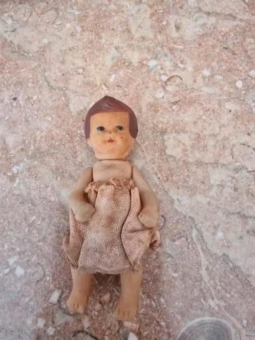 Oud poppenhuis miniatuur popje - Germany DP 7 cm baby, Ophalen of Verzenden