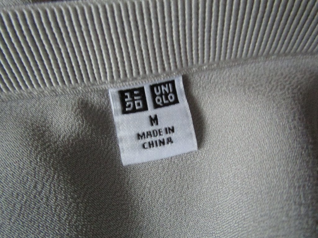 Nieuwe rok Uniqlo satijnlook maat M, Maat 38/40 (M), Verzenden, Nieuw, Grijs
