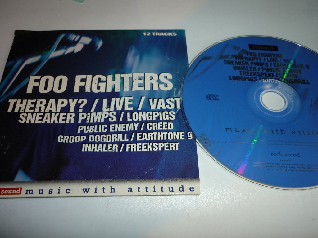Foo Fighters - Rock Sound Presents: Music With Attitude CD, Gebruikt, Ophalen of Verzenden, Inclusief boekje, Alternative Rock