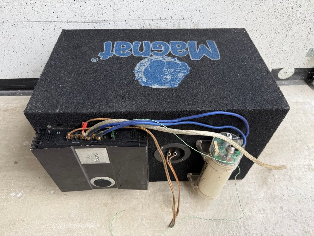 Magnat 12 inch subwoofer met Solid 600.2 versterker, Auto diversen, Ophalen, Gebruikt