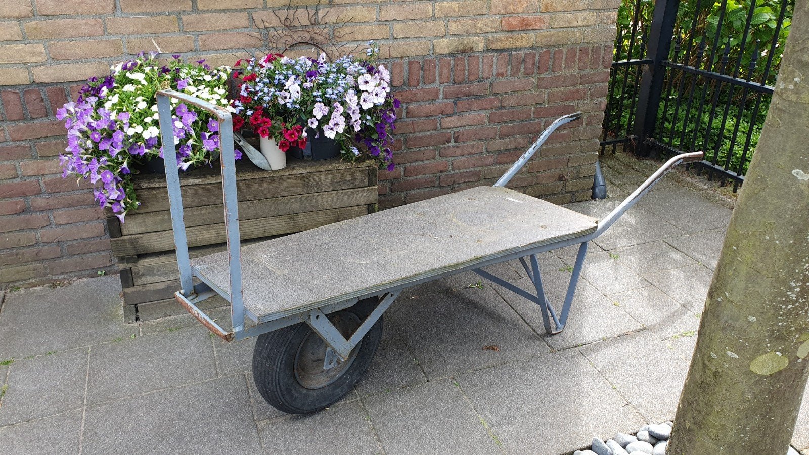 Decoratieve kruiwagen., Ophalen of Verzenden