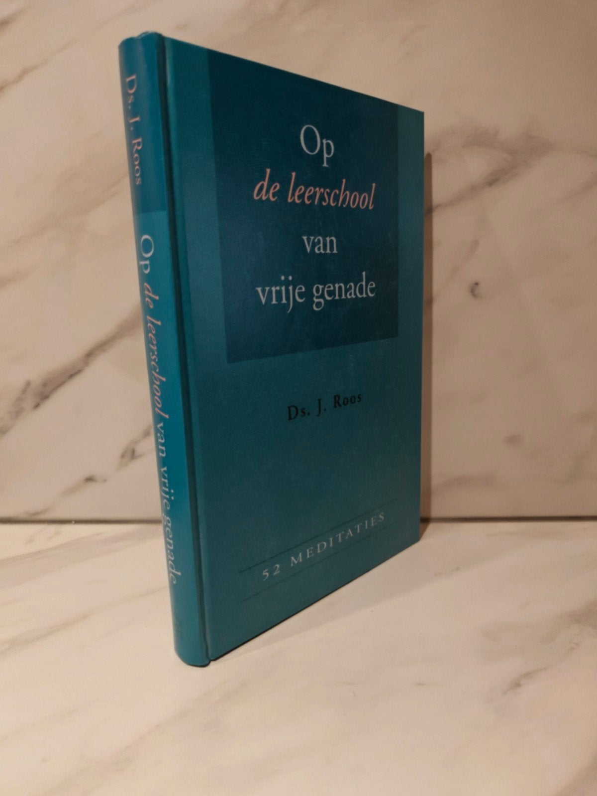 Ds. J. Roos. Op de leerschool van vrije genade., Ophalen of Verzenden, Gelezen, Christendom | Protestants