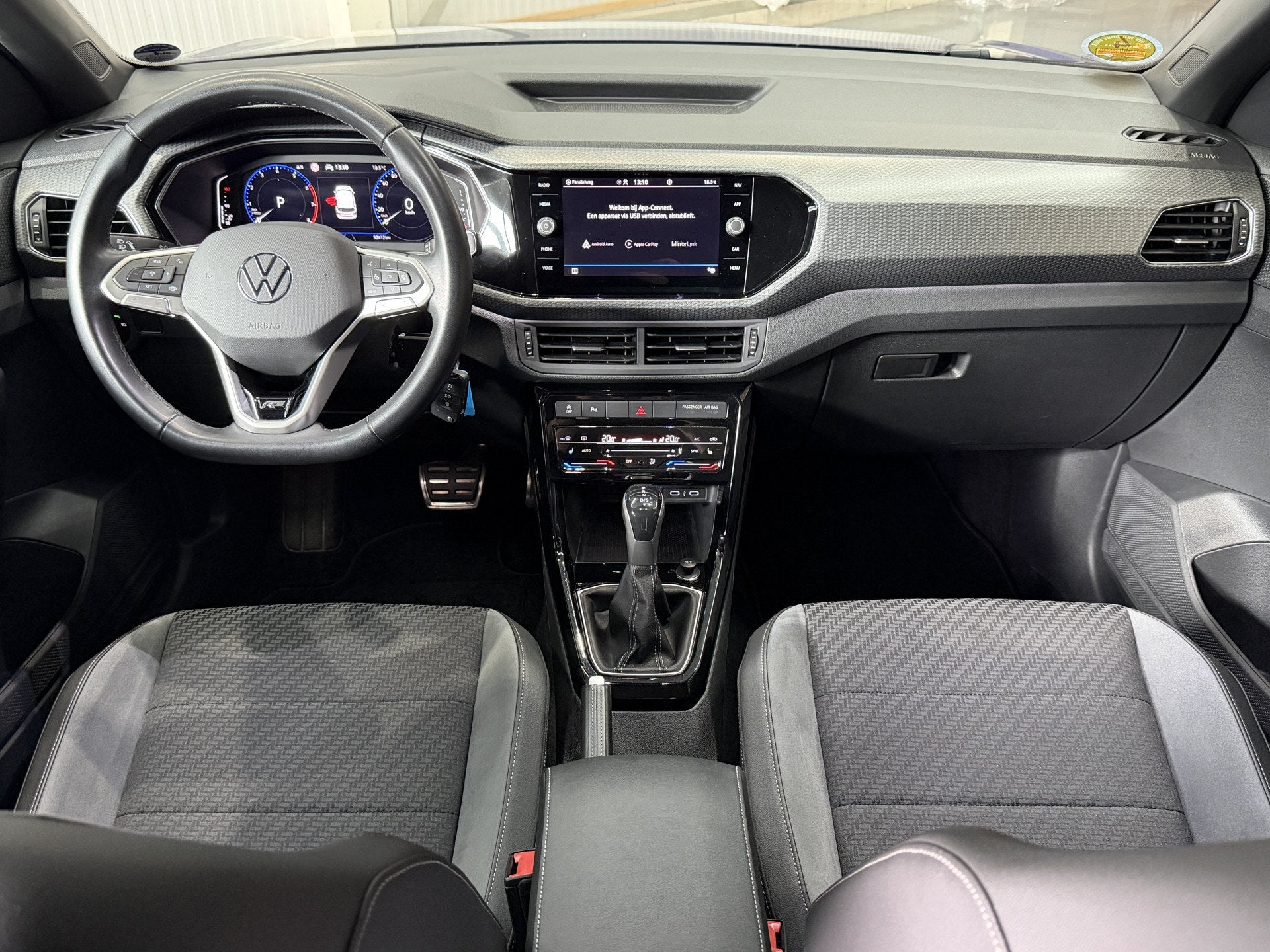 Volkswagen T-Cross 1.5 TSI 150pk Style R-Line | Navi | 18" |, Dealer onderhouden, T-Cross, Zwart, 4 cilinders