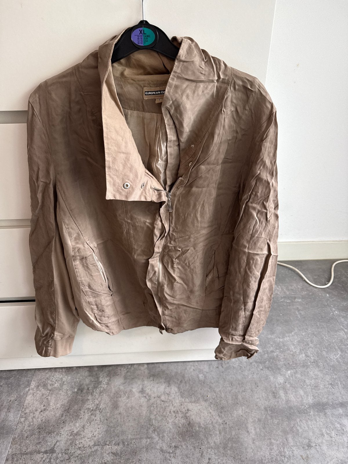 European Culture Jasje Maat L, Kleding | Dames, Ophalen of Verzenden, Gedragen, Beige