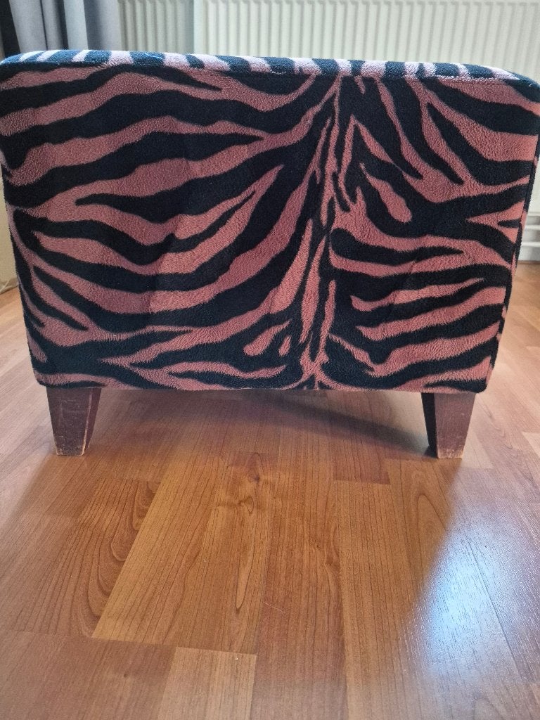 Hocker/ voetenbankje, Ophalen, Zo goed als nieuw, Stof, 50 tot 75 cm