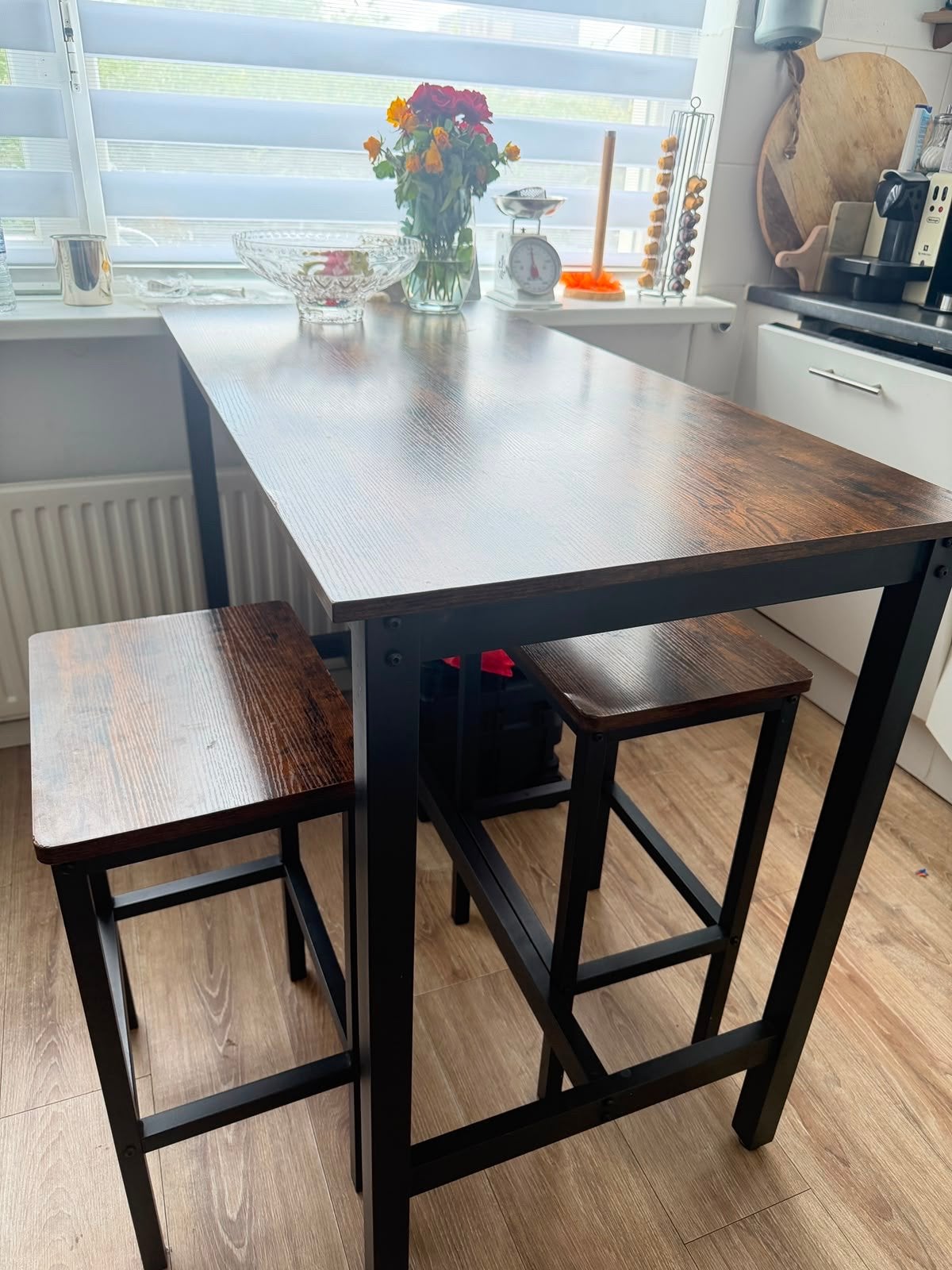 (Bar)tafel met 2 krukken - Modern en Compact, Ophalen, 100 tot 150 cm, Tot twee personen, 50 tot 100 cm