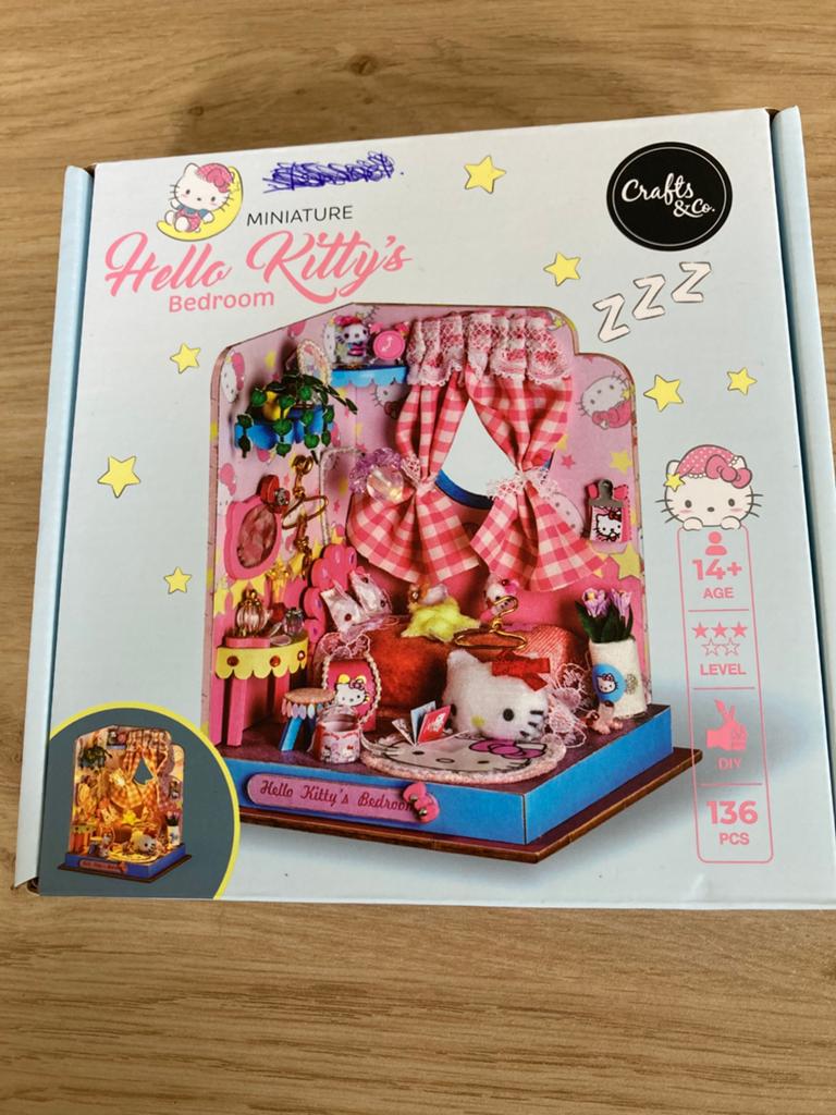 Hello Kitty bedroom miniatuur, Ophalen of Verzenden, Nieuw, Knutselwerk