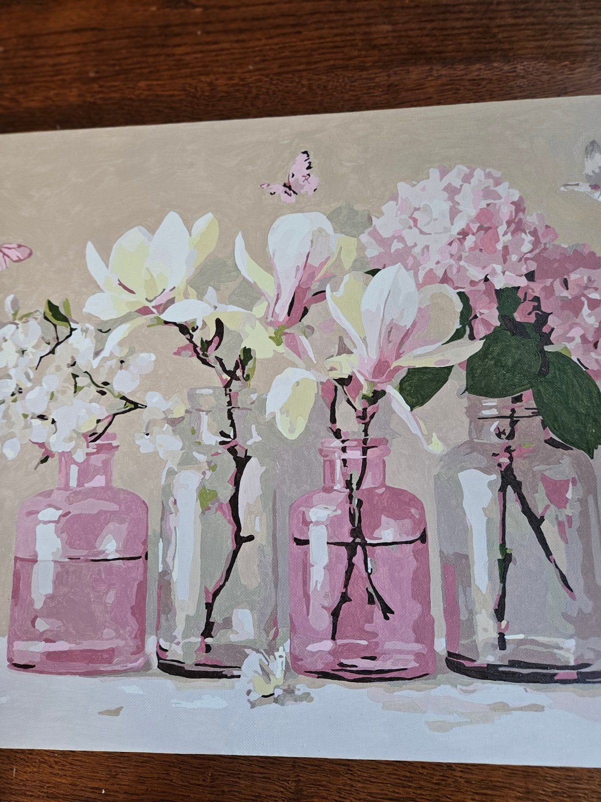 Stilleven met flesjes en bloemen - Verfijnd en subtiel, Ophalen of Verzenden