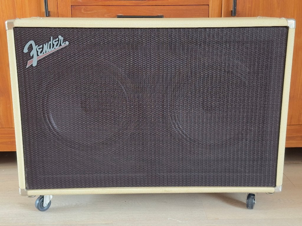 Fender Super Sonic 2x12 speaker cabinet