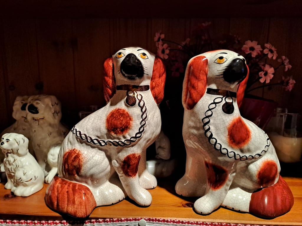 Hoerenhondjes of kasthondjes porselein, Ophalen of Verzenden, Zo goed als nieuw, Dier