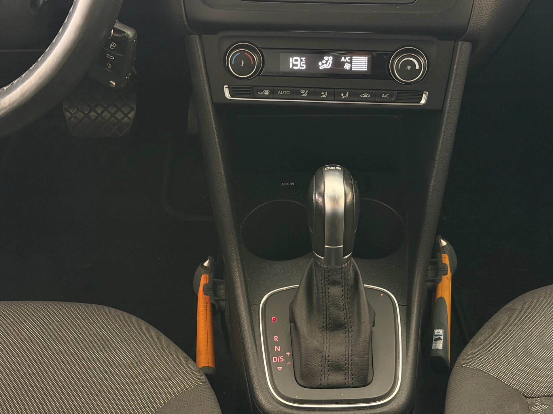 Volkswagen Polo 1.2 TSI AUTOMAAT | CRUISE | NAVI | PDC | NAP, Auto's, Stof, 4 cilinders, 1039 kg, Origineel Nederlands
