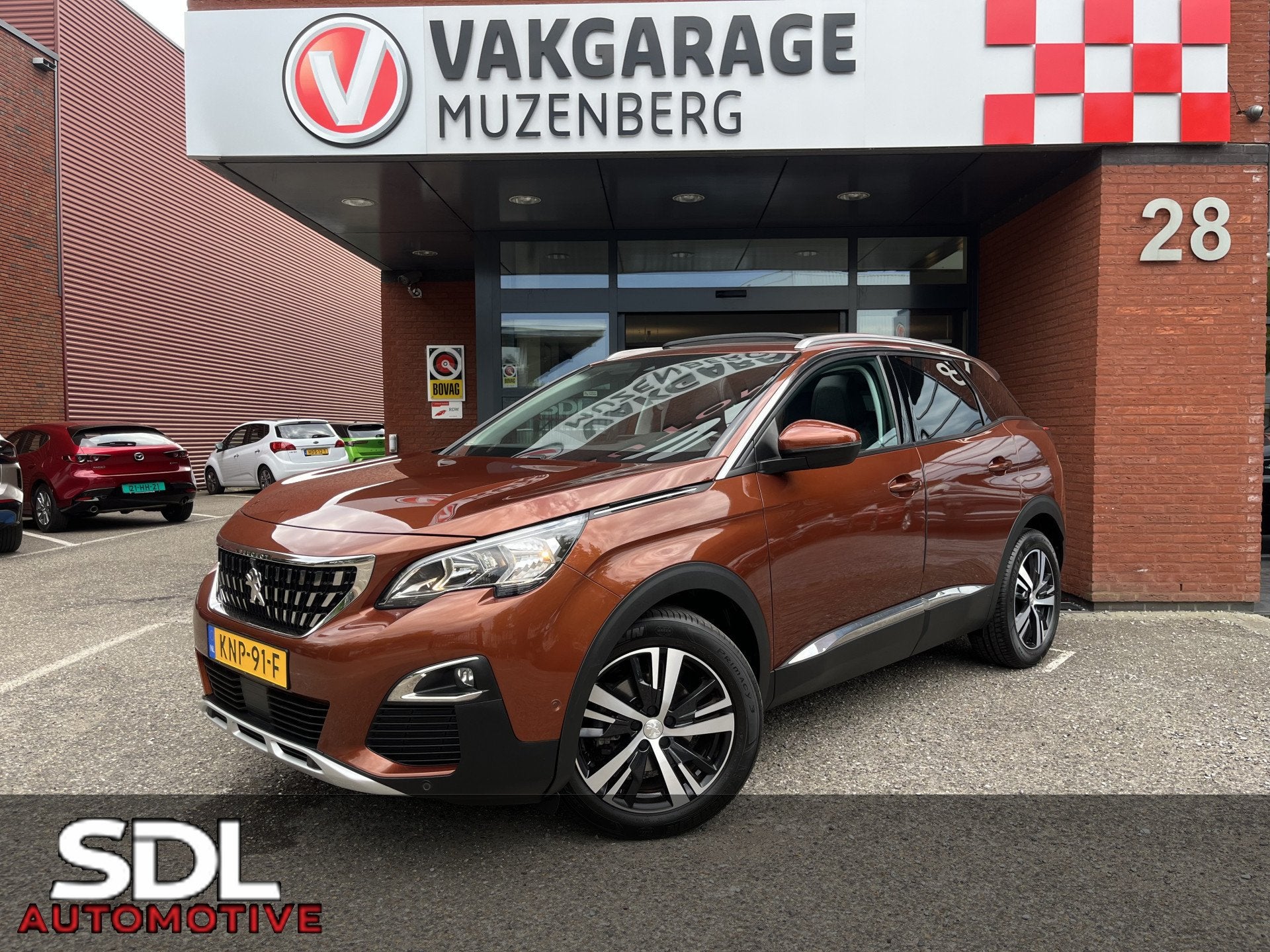 Peugeot 3008 1.2 130 PK TURBO Allure Avantage // SCHUIF-KANT, Voorwielaandrijving, Dealer onderhouden, Gebruikt, 1295 kg