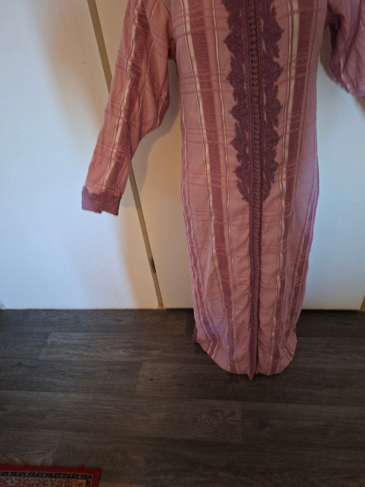 Roze Djellaba met paarse borduursels, Ophalen of Verzenden, Onbekend, Roze, Maat 36 (S)