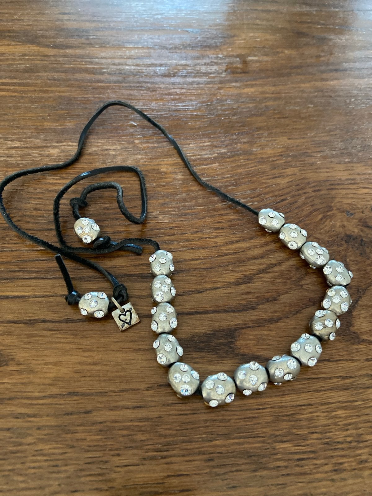 Otazu ketting met strass kralen en leren koord, Overige materialen, Gebruikt, Ophalen of Verzenden, Zilver