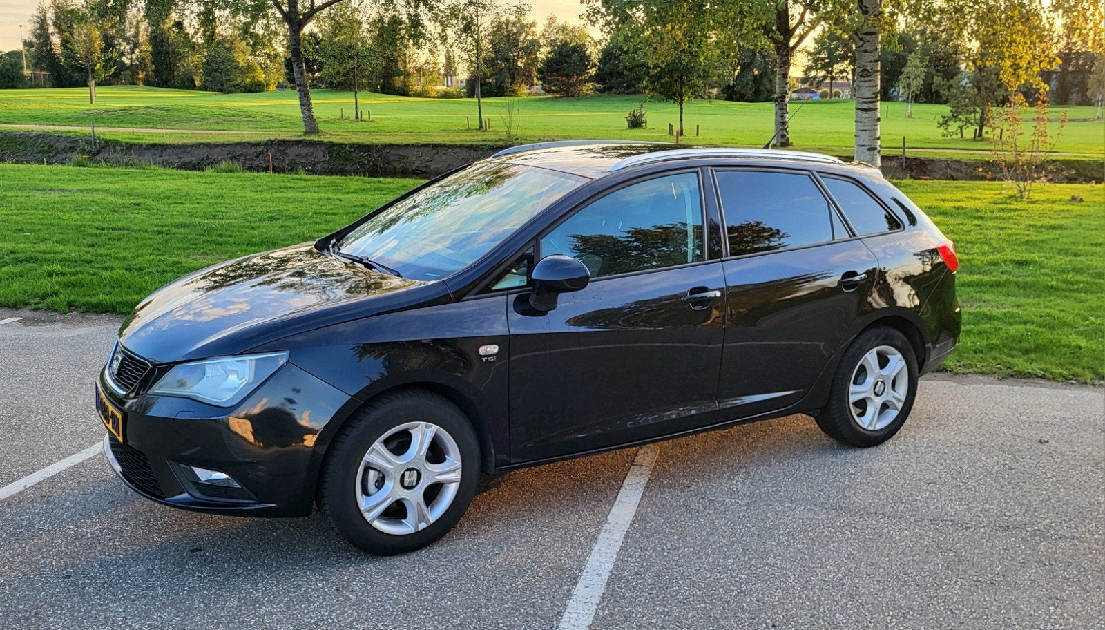 Seat Ibiza 1.2 TSI 77KW ST 2012 Zwart, Auto's, Voorwielaandrijving, 40 €/maand, Handgeschakeld, 570 kg