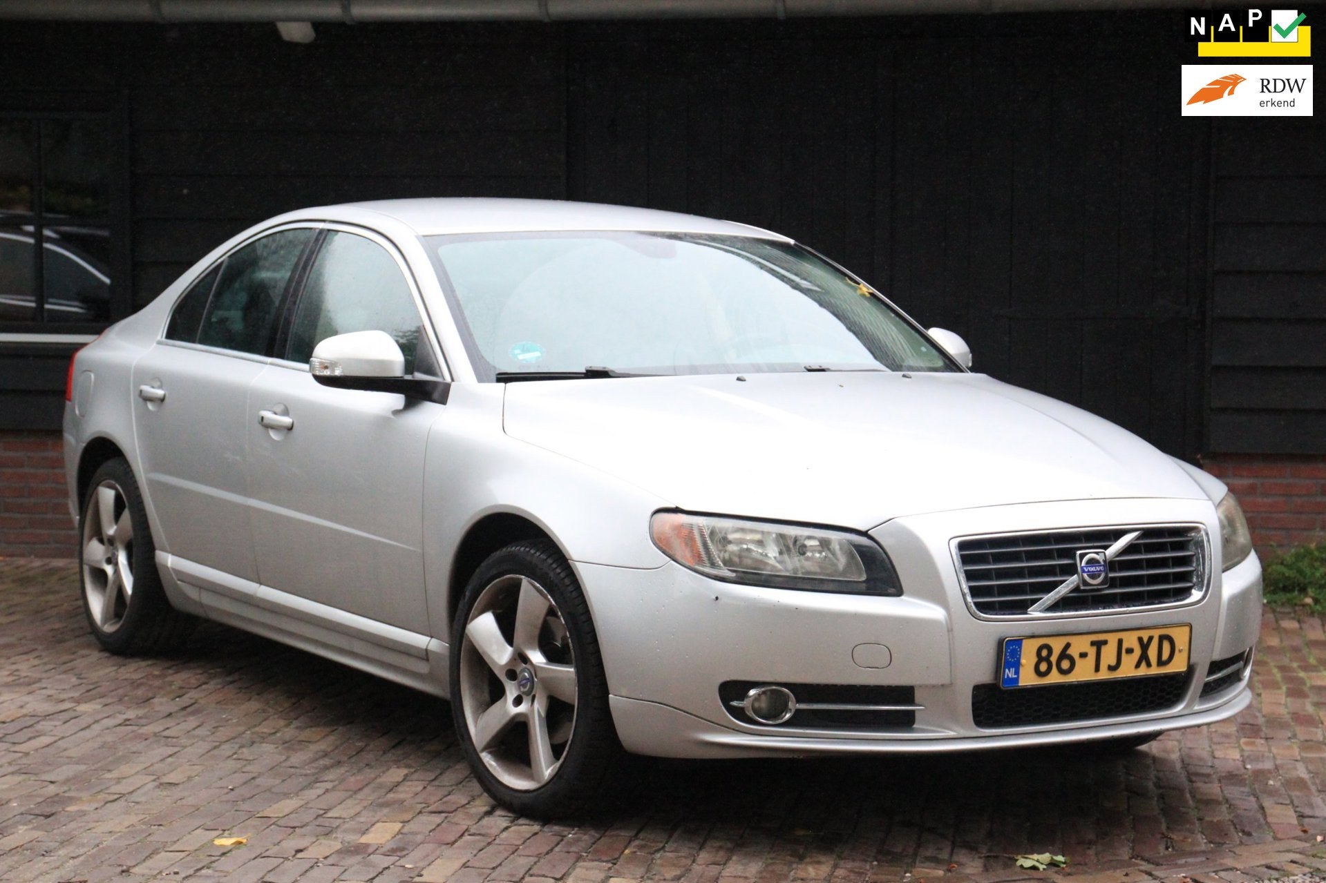 Volvo S80 2.5 T Momentum Leer/Parkeersensor/Trekhaak afneemb, 1528 kg, Zwart, 2521 cc, Bedrijf