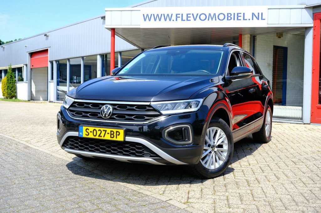 Volkswagen T-Roc 1.0 TSI Life Adapt.Cruise|Airco|LMV|ParkAss, Voorwielaandrijving, Gebruikt, Euro 6, Zwart