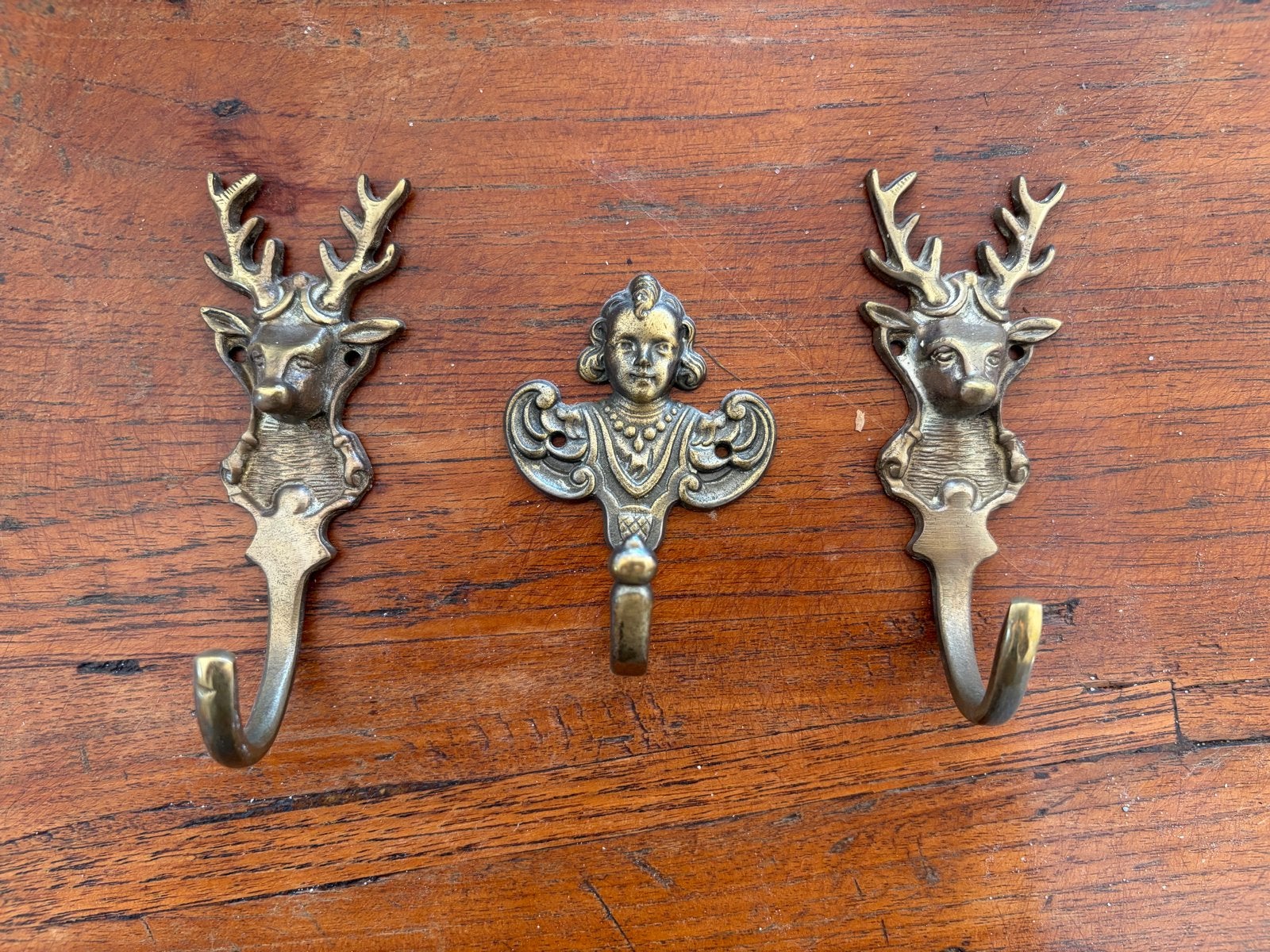 Vintage messing (?) haken: hert en engel, Ophalen, Vintage, Gebruikt, Goud