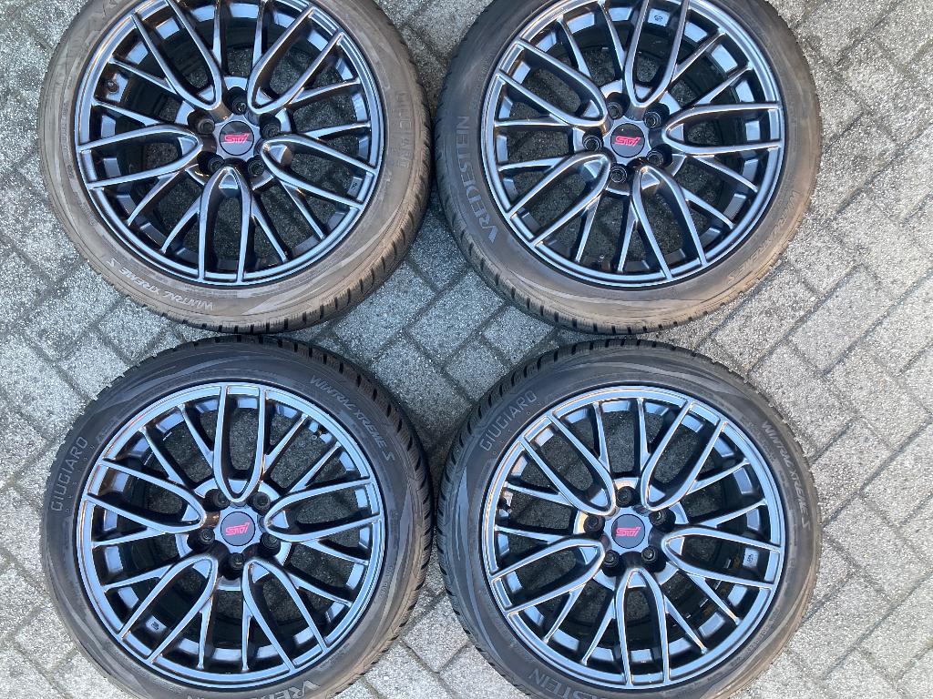 Subaru Impreza WRX STi ENKEI 18 inch banden + velgenset, Ophalen, 18 inch, Banden en Velgen, Winterbanden