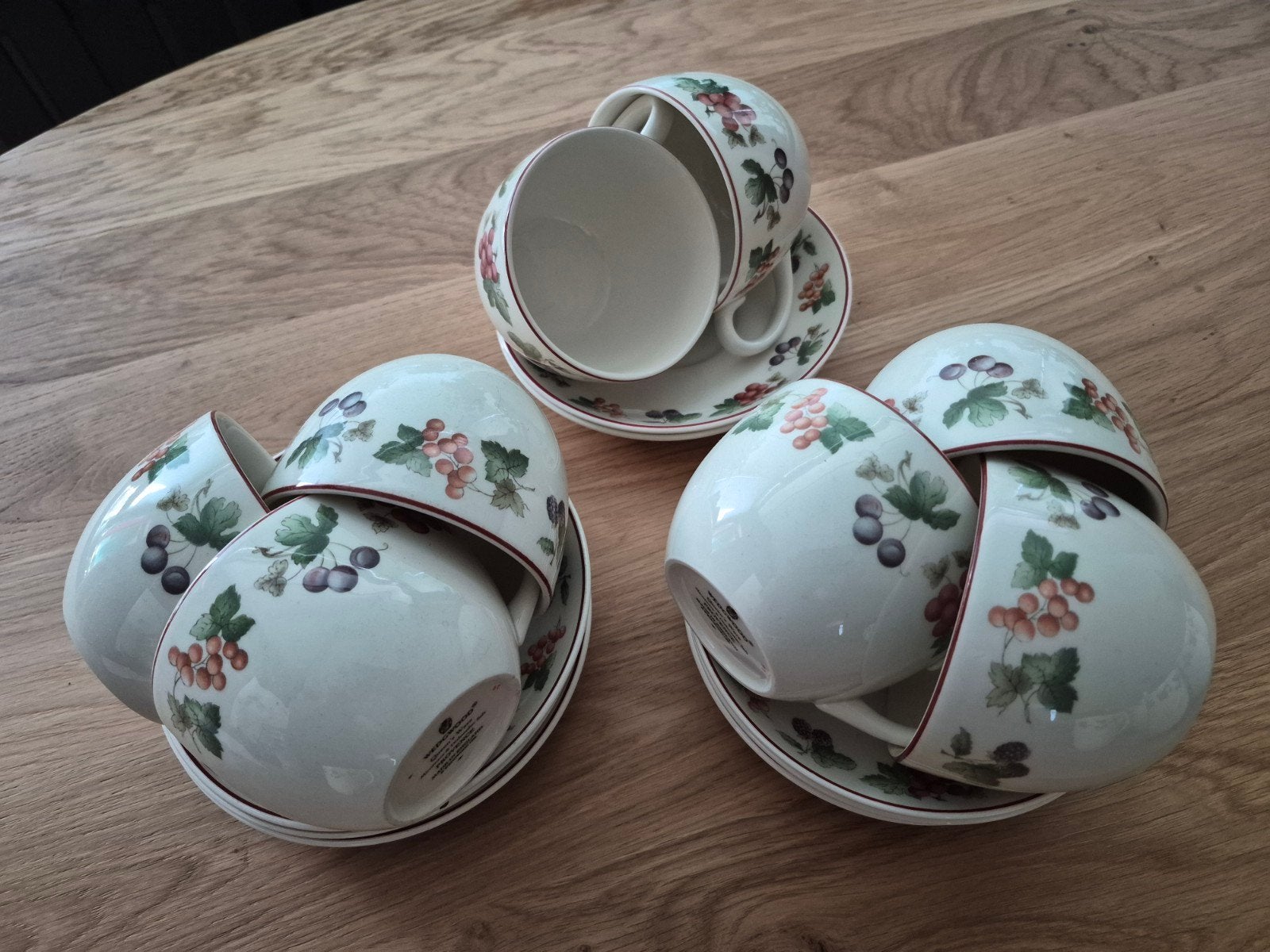 Wedgwood Provence 8 theekopjes appel vorm met schotels., Ophalen of Verzenden