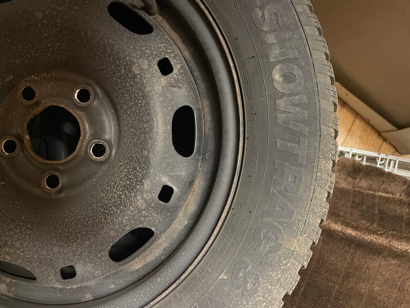 Vredestein Snowtrac 3 Winterbanden op stalen velg 185/60 R14, Auto-onderdelen, 14 inch, Gebruikt, Banden en Velgen, Personenwagen