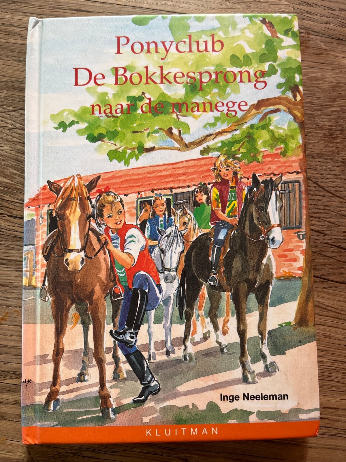 Ponyclub De Bokkesprong: Naar de manege - Inge Neeleman, Ophalen of Verzenden, Zo goed als nieuw, Fictie algemeen