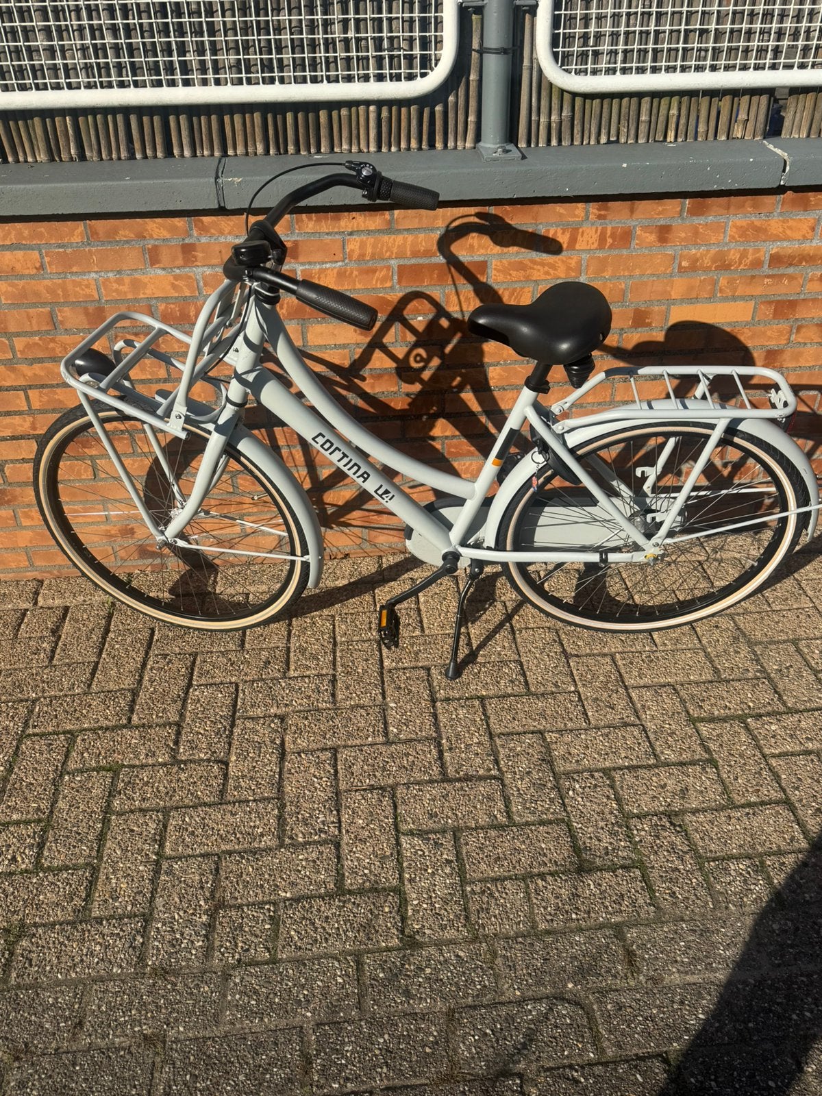 Cortina U4 26 Inch smooth grey