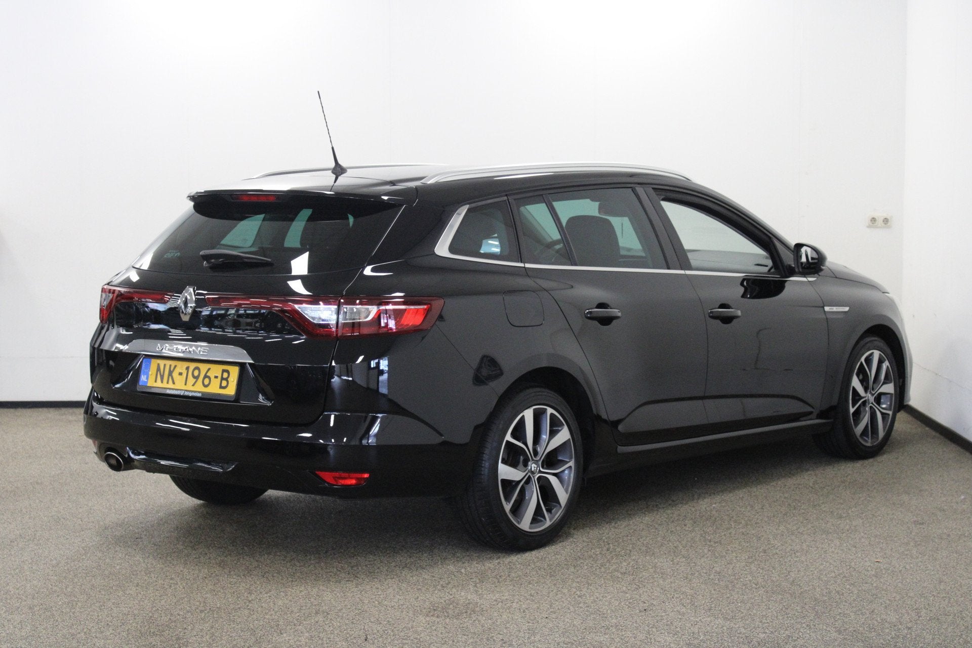 Renault Mégane Estate 1.2 TCe Bose (bj 2017), Auto's, Voorwielaandrijving, Gebruikt, 4 cilinders, Origineel Nederlands