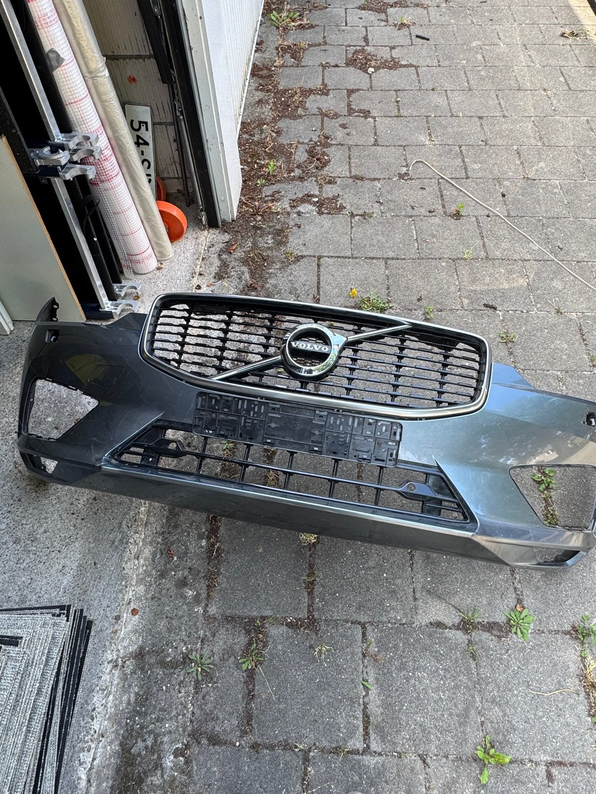 Volvo XC60 Bumper Voor - Gebruikt met lichte schade, Ophalen, Gebruikt, Voor, Volvo